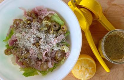 Sử dụng giấm và nước cốt chanh để làm nước sốt vinaigrette ngon hơn