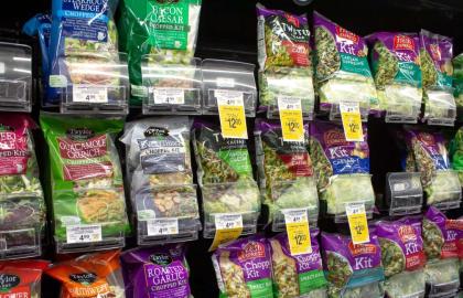Cách chọn một món salad đóng gói thực sự ngon
