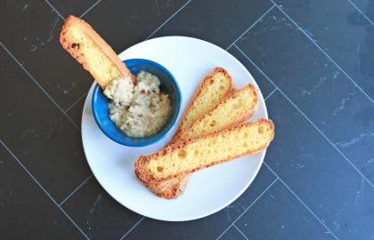 Làm bánh ngô giòn từ bánh ngô còn sót lại