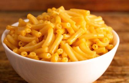 Làm món Mac & Phô mai đóng hộp ngon hơn, thêm lòng đỏ trứng