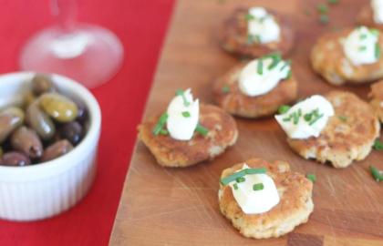 Món Canapé Giáng sinh yêu thích của tôi bắt đầu bằng một lon cá hồi