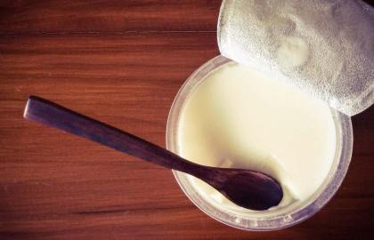 Cách ngăn chặn sữa chua bắn tung tóe một lần và mãi mãi