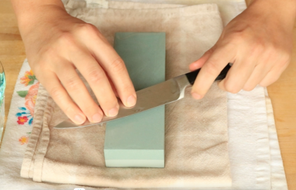 Cách để Mài dao bằng đá mài