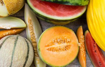 Cách tốt nhất, ít lộn xộn nhất để cắt trái cây lớn