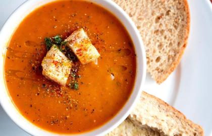 Trộn hành tây caramen vào súp để có thêm vị Umami