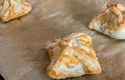 Làm món thịt bò Wellington cỡ nhỏ cho bữa tiệc bóng đá ưa thích của bạn