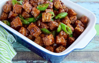 Làm cho Tempeh ngon hơn nữa bằng cách hấp trước
