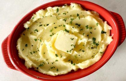 Món khoai tây nghiền thuần chay ngon nhất bắt đầu với Yukon Golds