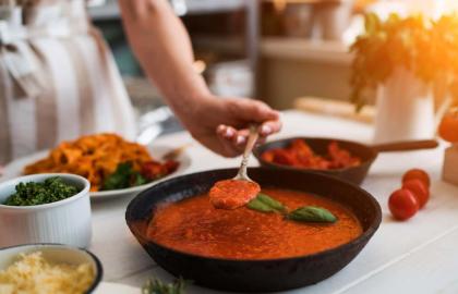 Cách dễ nhất để làm cho nước sốt cà chua mùa đông của bạn có hương vị mùa hè hơn