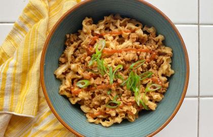 Bạn chỉ cần hai nguyên liệu của Trader Joe để làm món mì nhanh, rẻ này