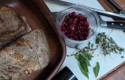 Món thịt ức rượu vang đỏ om này là bữa ăn hoàn hảo trong tháng 12