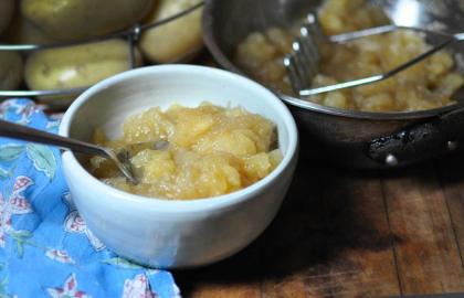 Bạn nên làm món sốt táo cao cấp này ngay lập tức