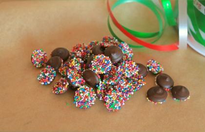 Những chiếc kẹo Giáng sinh dễ thương này đủ dễ dàng để làm tại nhà