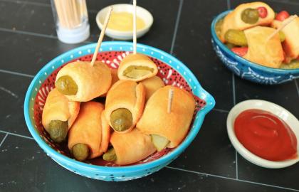 Cho Lợn nghỉ ngơi với món dưa chua trong chăn