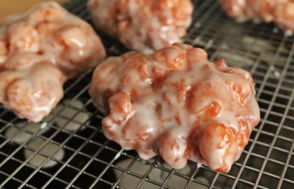 Món bánh rán táo ngon nhất được làm bằng hỗn hợp bánh kếp ăn liền