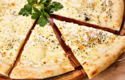 Làm một chiếc bánh Pizza mạo hiểm hơn với một trong những loại nước sốt thay thế này