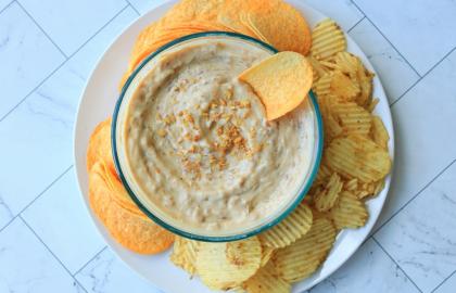 Làm món sốt hành kiểu Pháp thuần chay này cho trò chơi lớn