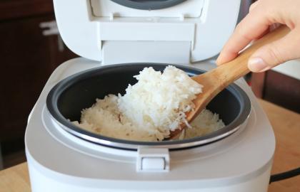 Cách sử dụng nồi cơm điện để nấu cơm (và nhiều hơn thế nữa)