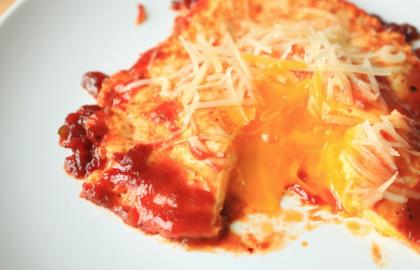 Chiên trứng với nước sốt thịt nướng để bắt đầu ngày mới đầy hứng khởi