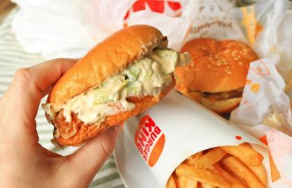 Cách phục hồi đồ ăn nhanh sũng nước trong nồi chiên không dầu của bạn