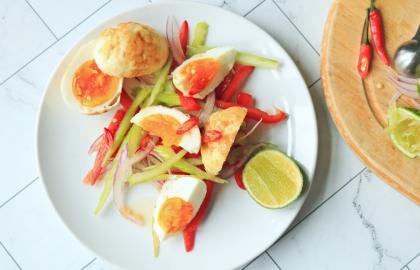 Làm món salad trứng chiên này với những quả trứng Phục sinh còn sót lại của bạn