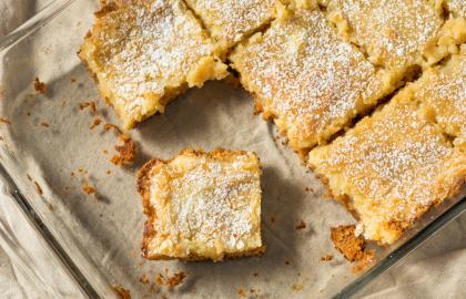 Bánh bơ Gooey ngon nhất được làm bằng hỗn hợp bánh vàng đóng hộp