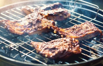 Trường hợp nên mua một chiếc bếp nướng than (và ba điều cần cân nhắc)