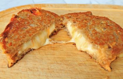 Đây là những loại phô mai ngon nhất cho món bánh mì kẹp phô mai nướng