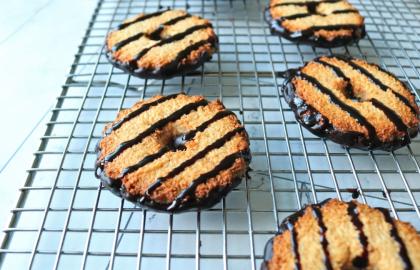 Cách làm Caramel deLites theo phong cách Girl Scout của riêng bạn