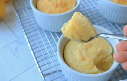 Bạn nên làm món bánh pudding chanh này suốt mùa hè dài